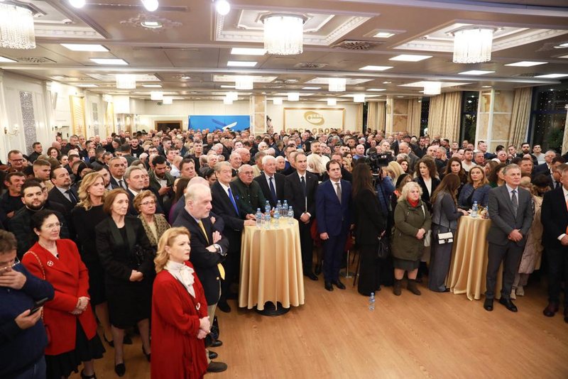 Ilir Meta dhe grupi i Gazit pa gaz “braktisin” përfundimisht Sali Berishën me Argitën dhe “Xhaketat e Vjetra”! Kërkojnë strehë të re