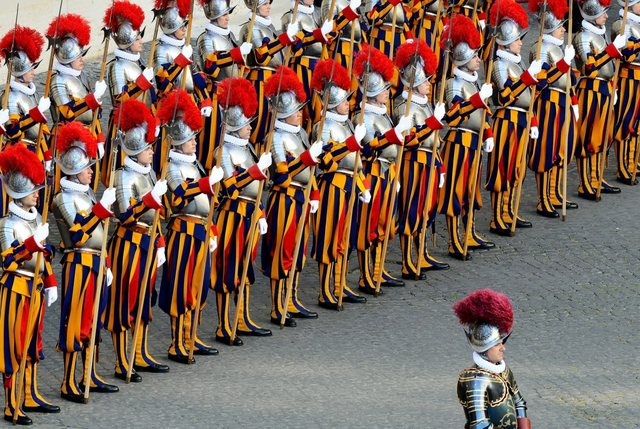 Garda Zvicerane e Vatikanit! Historia e ushtrisë më të vogël në botë