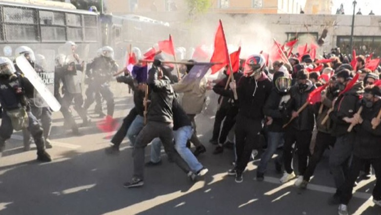 Studentët në Greqi kundër hapjes së Universiteteve private, përleshen me policinë