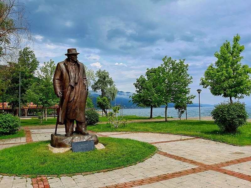 Vajza e Lasgush Poradecit: Jetë që na vodhën në diktaturë, na e vodhën dhe tani palaçot e demokracisë