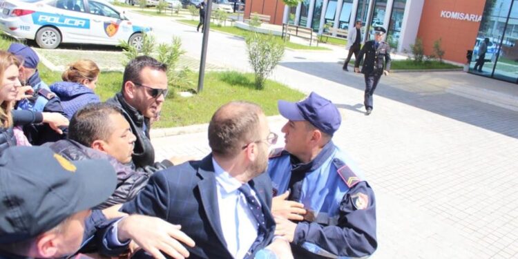 Qytetarët,  ky të ha …!   Bardhi: I kemi filmuar policët që arrestuan protestuesit! Do përgjigjen kur të vijmë në pushtet   …asnjëherë