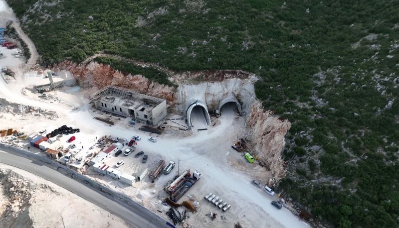 Tuneli i Llogarasë hapet në Qershor, nis në fund të muajit hedhja e asfaltit