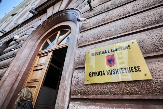 Kërkuan pezullimin e ligjit për komisionet hetimore, Kushtetuesja rrëzon kërkesën e 33 deputetëve të “Rithemelimit”