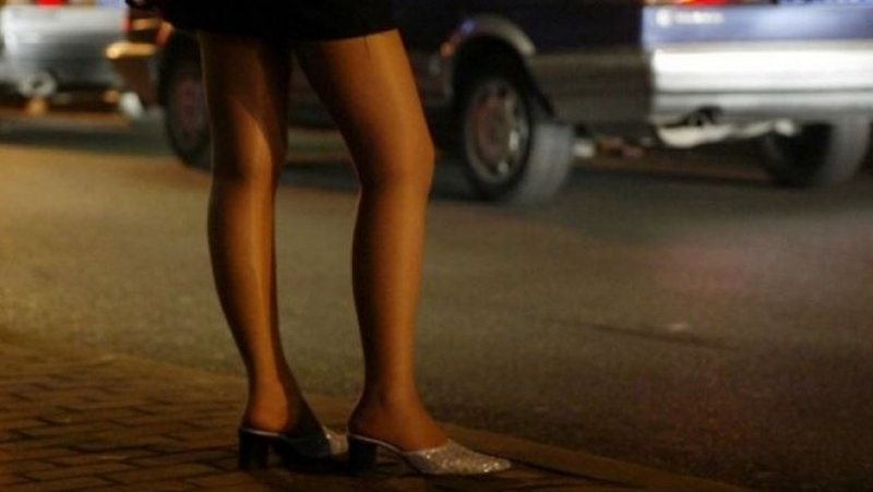 Trafikoi nusen në Itali për prostitucion: Dënohet me 17 vite burg vjehrra tutore nga Berati