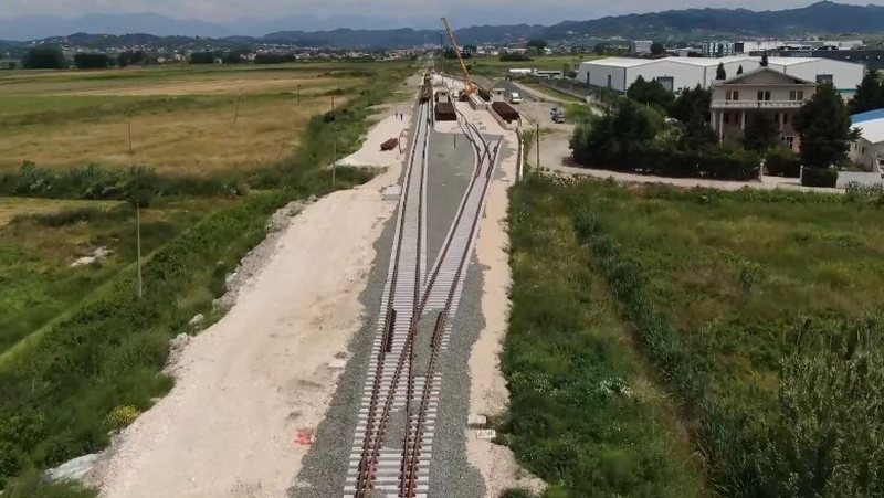 Hekurudha Tiranë-Durrës, përfundojnë 70% e punimeve… drejt Tiranës për 22 minuta dhe 8 ndalesa