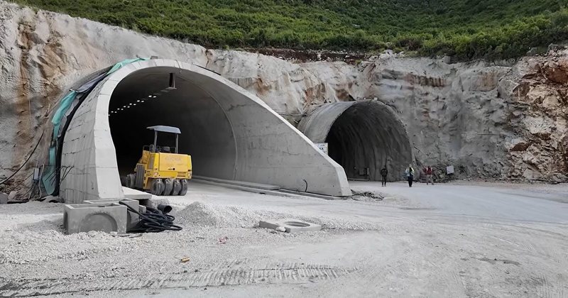 “Në jug sa hap e mbyll sytë”! Rama publikon videon nga tuneli i Llogorasë