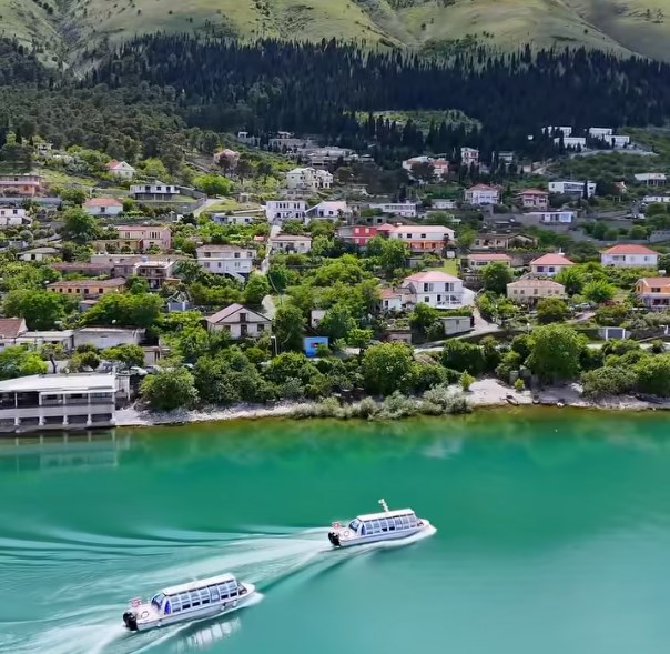 VIDEO/ Rama ndan pamjet: Anijet e para turistike në Shkodër