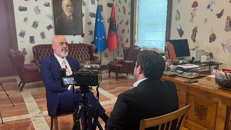 Mero Baze: Përse ishte aq i qetë Edi Rama në ekranin e Rai 3?