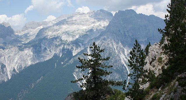 Humbën pranë malit të Jezercës, gjendet i pajetë një nga turistët bullgarë