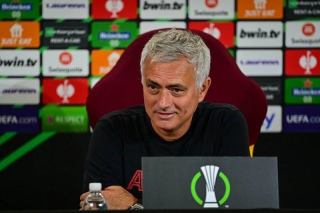 “Shqipëria po thyen çdo parashikim”, Jose Mourinho ngre në qiell kuqezinjtë: Na kishte munguar diçka e tillë, jeni kulmi i futbollit