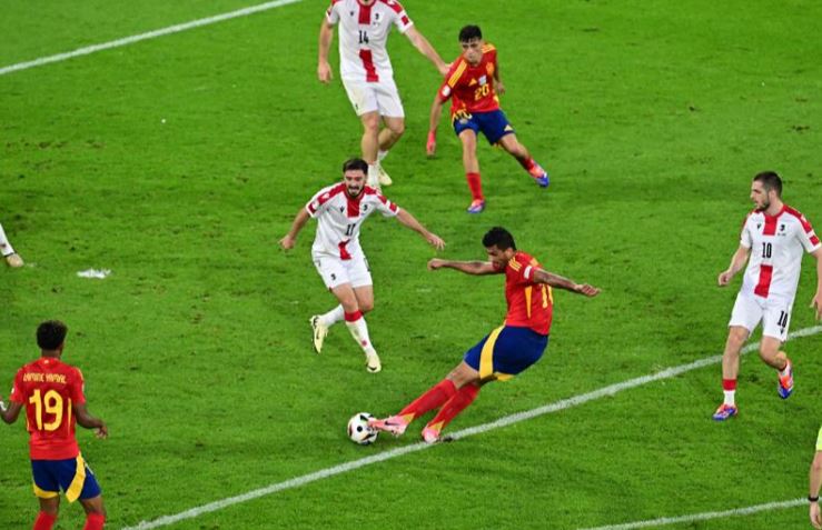 VIDEO/ Spanja “shkërmoq” Gjeorgjinë, iberikët dhurojnë show dhe “përqafojnë” çerekfinalen