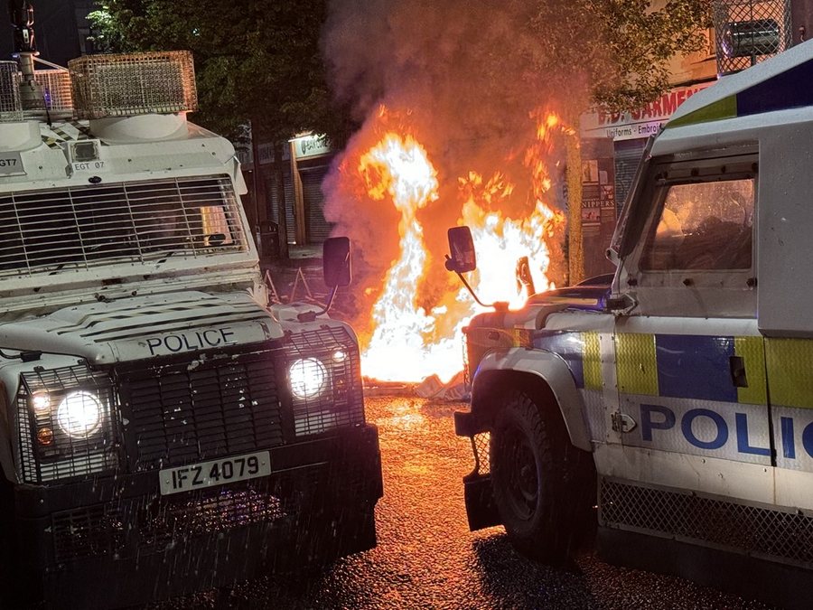 Kush janë protestuesit që po e tronditin Britaninë e Madhe?