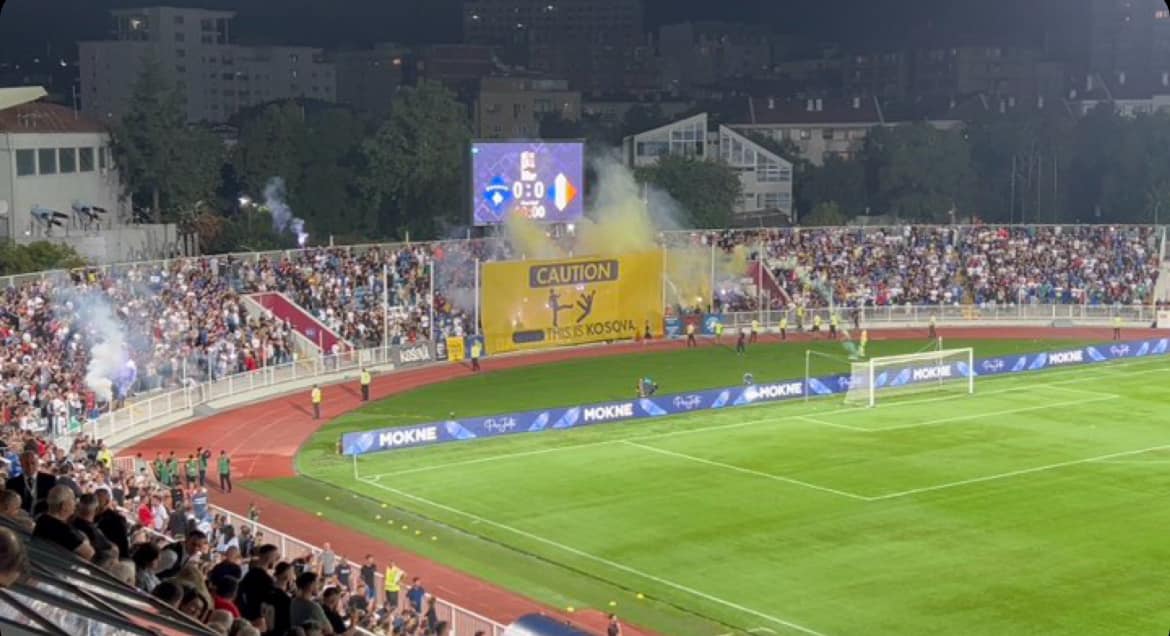 VIDEO/ Kosovarët hakmerren, fëshkëllejnë himnin e Rumanisë! Rumunët u përgjigjenme tre gola