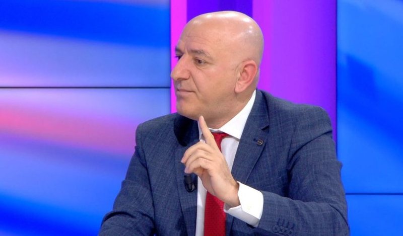 Drejtuesit e rinj politikë trazuan PD-në, Bejko: Berisha tregoi se ka qenë bashkëdrejtues me Bashën! Mundësitë për një fitore në 2025 janë zero