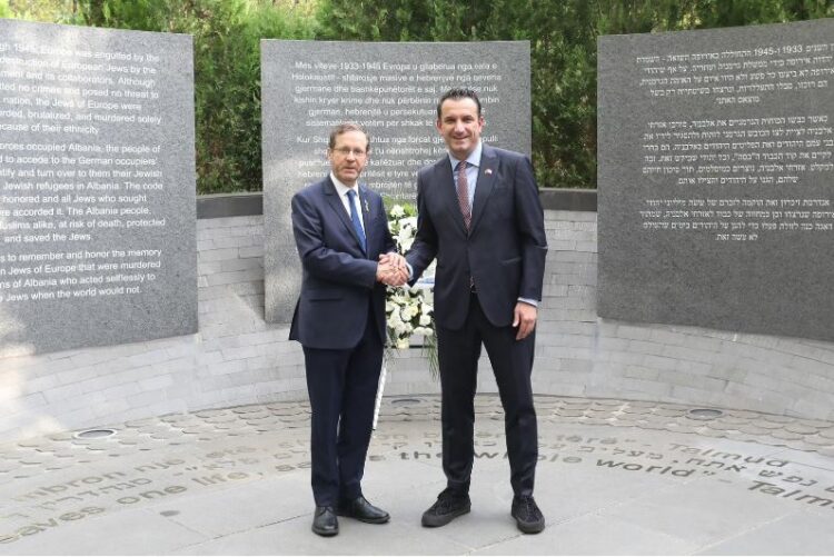 Veliaj dhe Presidenti i Izraelit, Isaac Herzog vizitojnë Memorialin e Holokaustit në Tiranë: Falenderoj kombin shqiptar