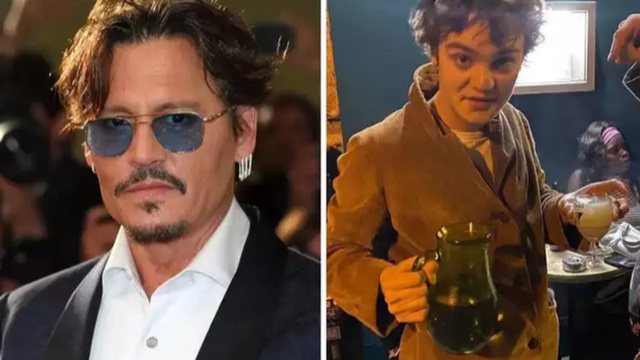 Një djalë si ai i Johnny Depp! 22 vjeçari punon si kamarier edhe pse është biri i dy njerëzve të mëdhenj