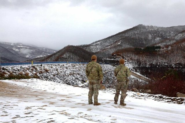 Ushtarët amerikanë marrin në kontroll Veriun e Kosovës: Të gatshëm për të ofruar siguri