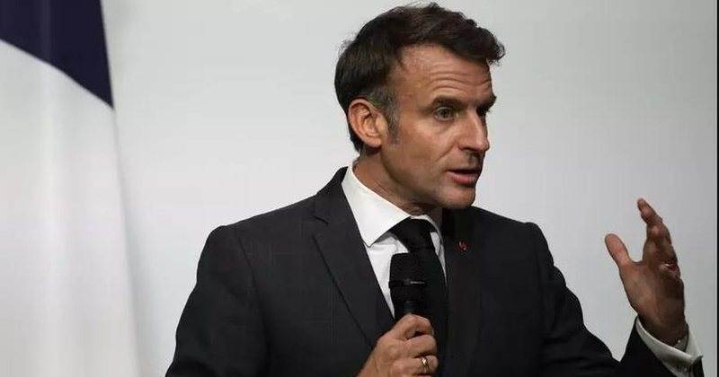 “Nuk do jap dorëheqjen”! Macron i drejtohet kombit: Do emëroj një kryeministër të ri