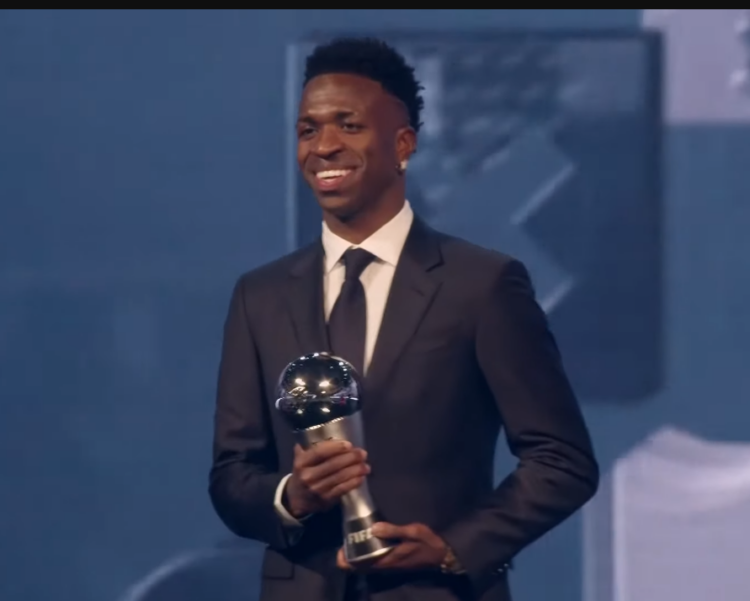 FIFA ndan çmimet: Vinicius Jr shpallet futbollisti më i mirë, njihuni me të gjithë fituesit