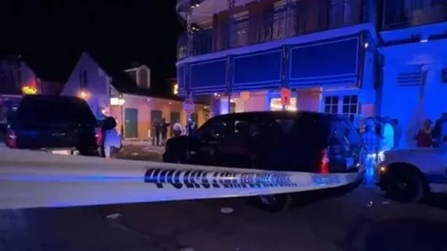 VIDEO/ Çfarë ndodhi natën e ndërrimit të viteve në SHBA? Sulmi terrorist në New Orleans, Kamioni përplas turmën! 10 të vdekur e 30 të plagosur! Pamjet nga vendi i ngjarjes!