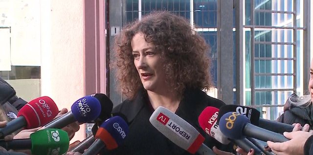 VIDEO/ “Ke marrë 500 mijë euro”! Kanë vendosur mbylljen e procedimit: Argita Malltezi paraqitet në SPAK për akuzën ndaj gjyqtares Irena Gjoka