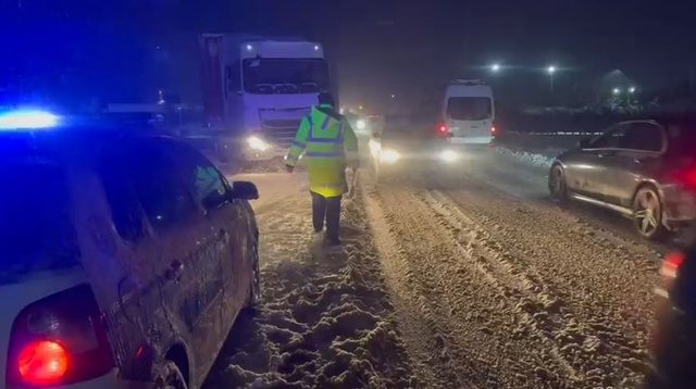 VIDEO/ Dëbora dhe ngrica në vend, ja si paraqitet gjendja në zona të ndryshme