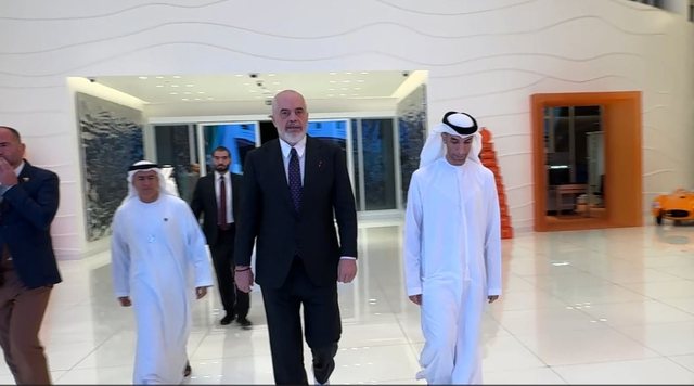 Rama në Abu Dhabi: Nënshkruajmë sot marrëveshje trilaterale për shtrimin e lidhjeve nënujore energjetike me Italinë