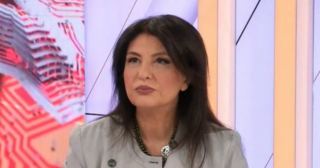 Jozefina nxjerr “kthetrat”: Tani do më shohin. Kam provuar kallashin në kokë për 20 minuta unë!