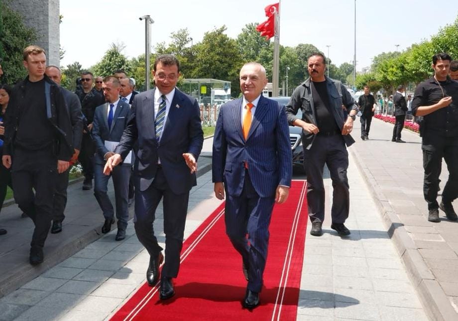 I akuzuar për korrupsion dhe terrorizëm, arrestohet ish miku i Metës  kryebashkiaku i Stambollit, Ekrem Imamoglu