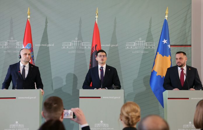 Firmoset në Tiranë  “Aleancë Ushtarake” Shqipëri, Kroaci, Kosovë, reagon Serbia!